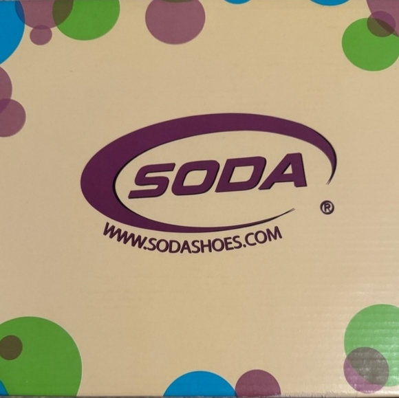 Soda Shoes Bryce Platform Faux Snake Sandals, Size 8.5 - Picture 2 of 9